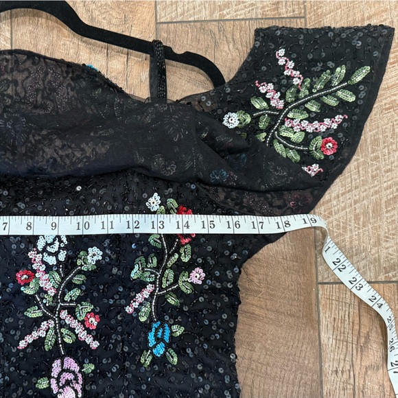 Beaded & sequined embellished floral evening dress by Mac Duggal - Picture 9 of 10